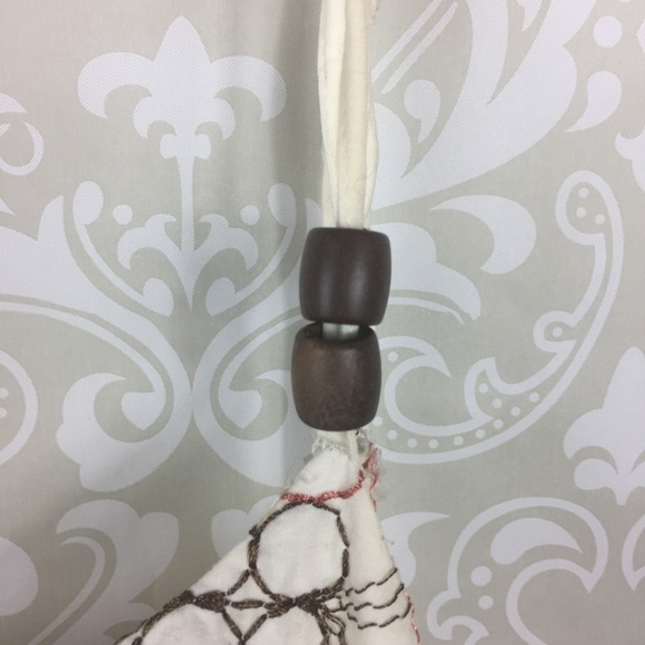 Cream Embroidered Ann Taylor Loft Cami - Picture 4 of 8